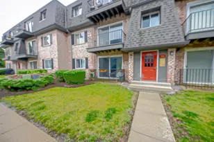 916 S Plum Grove Rd, Palatine, IL 60067 - Photo 1
