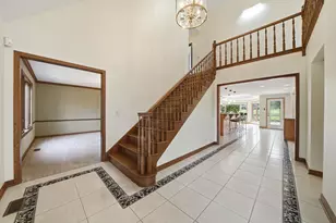 313 Trinity Ln, Oak Brook, IL 60523 - Photo 5