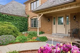 313 Trinity Ln, Oak Brook, IL 60523 - Photo 3