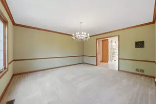 313 Trinity Ln, Oak Brook, IL 60523 - Photo 7
