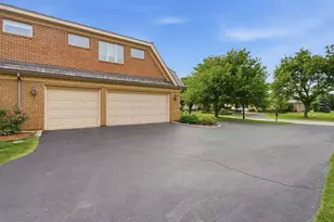 313 Trinity Ln, Oak Brook, IL 60523 - Photo 55