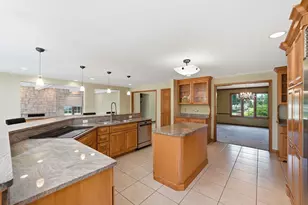 313 Trinity Ln, Oak Brook, IL 60523 - Photo 13