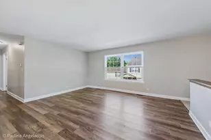 111 Lindenwood Ct, Vernon Hills, IL 60061 - Photo 5