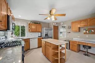 1113 Annandale Dr, Elgin, IL 60123 - Photo 7
