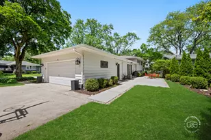 325 Hemlock Ln, Naperville, IL 60540 - Photo 25