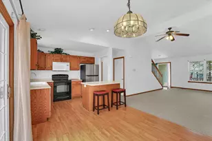 705 Erin Dr, Champaign, IL 61822 - Photo 9