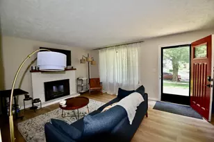 1106 E Jefferson St, Bloomington, IL 61701 - Photo 5