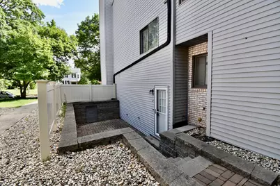 1106 E Jefferson Street #6, Bloomington, IL 61701 - Photo 3