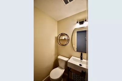 1106 E Jefferson Street #6, Bloomington, IL 61701 - Photo 15