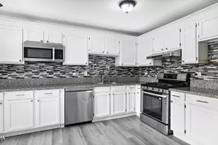2805 Dorothy Dr, Aurora, IL 60504 - Photo 5