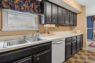 1321 Carol Ln, Naperville, IL 60565 - Photo 5