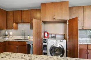 3033 N Sheridan Rd, Chicago, IL 60657 - Photo 11