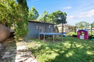3011 W Jarvis Ave, Chicago, IL 60645 - Photo 23