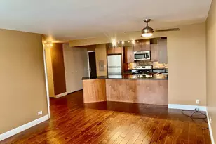 3930 N Pine Grove Ave, Chicago, IL 60613 - Photo 7