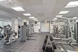 3930 N Pine Grove Ave, Chicago, IL 60613 - Photo 25