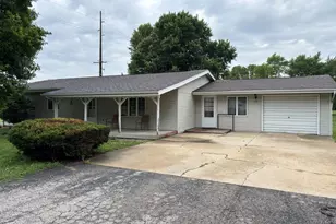 375 W Iroquois St, Sheldon, IL 60966 - Photo 1