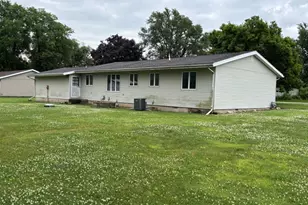 375 W Iroquois St, Sheldon, IL 60966 - Photo 3
