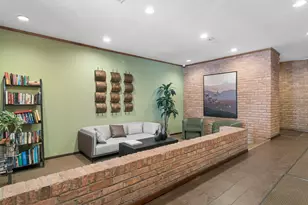 651 W Sheridan Rd, Chicago, IL 60613 - Photo 17