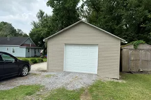 78 Academy St, Eldorado, IL 62930 - Photo 3