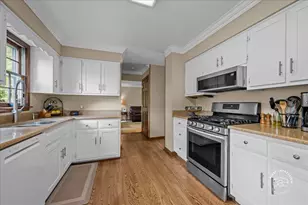 916 Britta Ln, Batavia, IL 60510 - Photo 7