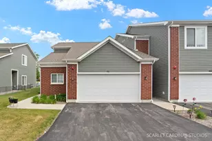 911 Gillespie Ln, Yorkville, IL 60560 - Photo 1