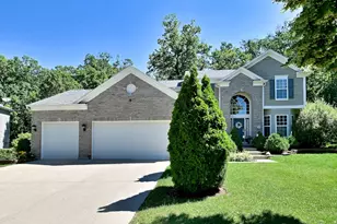 10 Sequoia Ct, Streamwood, IL 60107 - Photo 1