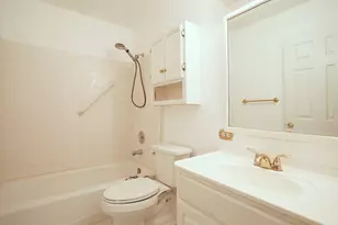 1324 Chartwell Rd, Schaumburg, IL 60195 - Photo 23