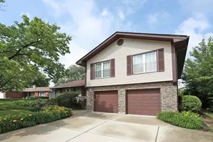 1324 Chartwell Rd, Schaumburg, IL 60195 - Photo 3