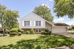 249 Langton Ln, Bloomingdale, IL 60108 - Photo 1