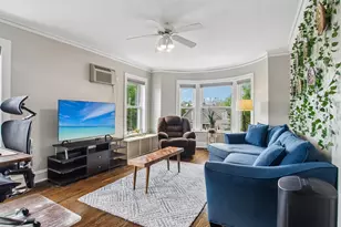 1946 W Patterson Ave, Chicago, IL 60613 - Photo 3