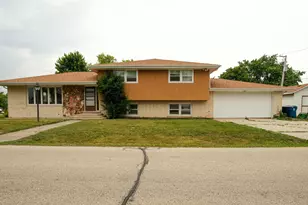 10459 S 81st Ave, Palos Hills, IL 60465 - Photo 1