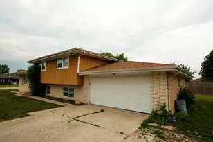 10459 S 81st Ave, Palos Hills, IL 60465 - Photo 3