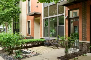 952 N Crosby St, Chicago, IL 60610 - Photo 1