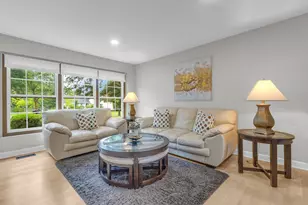 76 Foxboro Ln, Gurnee, IL 60031 - Photo 7