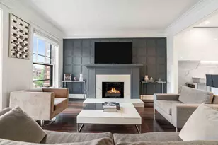 556 W Roscoe St, Chicago, IL 60657 - Photo 3
