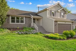 579 Crimson Dr, Crystal Lake, IL 60014 - Photo 3