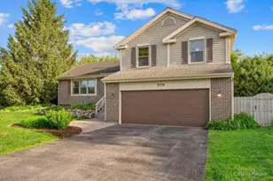 579 Crimson Dr, Crystal Lake, IL 60014 - Photo 1