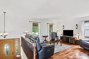 1899 W Alder Dr, Hoffman Estates, IL 60192 - Photo 7
