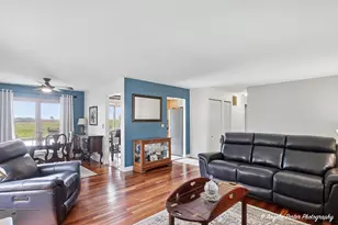 1899 W Alder Dr, Hoffman Estates, IL 60192 - Photo 5