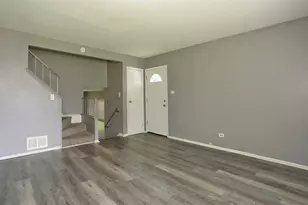 240 Grissom Ln, Hoffman Estates, IL 60169 - Photo 7
