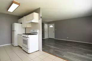 240 Grissom Ln, Hoffman Estates, IL 60169 - Photo 5