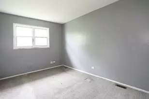 240 Grissom Ln, Hoffman Estates, IL 60169 - Photo 19