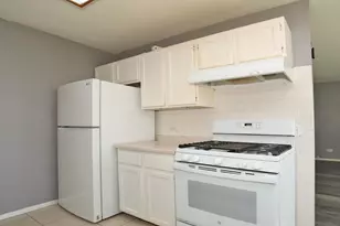240 Grissom Ln, Hoffman Estates, IL 60169 - Photo 9
