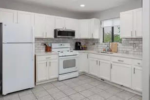 614 Kakos Ct, Zion, IL 60099 - Photo 3