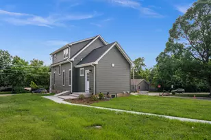 790 Wing St, Elgin, IL 60123 - Photo 5