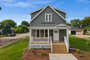 790 Wing St, Elgin, IL 60123 - Photo 3