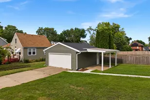 790 Wing St, Elgin, IL 60123 - Photo 7