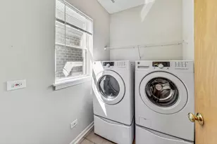 3761 S Lake Park Ave, Chicago, IL 60653 - Photo 13