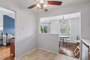 2838 Meadow Ln, Schaumburg, IL 60193 - Photo 9