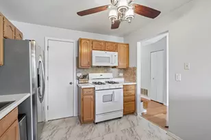 2838 Meadow Ln, Schaumburg, IL 60193 - Photo 7